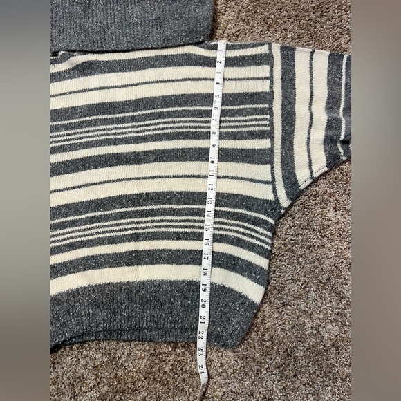 IB Diffusion Sweater Women L Gray White Silk Angora Rabbit Lamb Turtleneck Crop - Picture 6 of 11